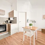 Tolstov Apartments - Studio Wohnungen - 15 Min Zur Messe Dus