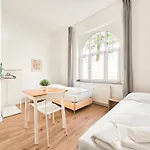 Tolstov Apartments - Studio Wohnungen - 15 Min zur Messe DUS